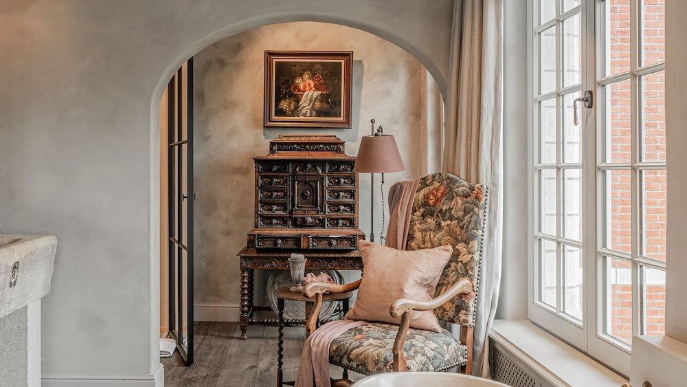 The Notary Cloister Suite 6