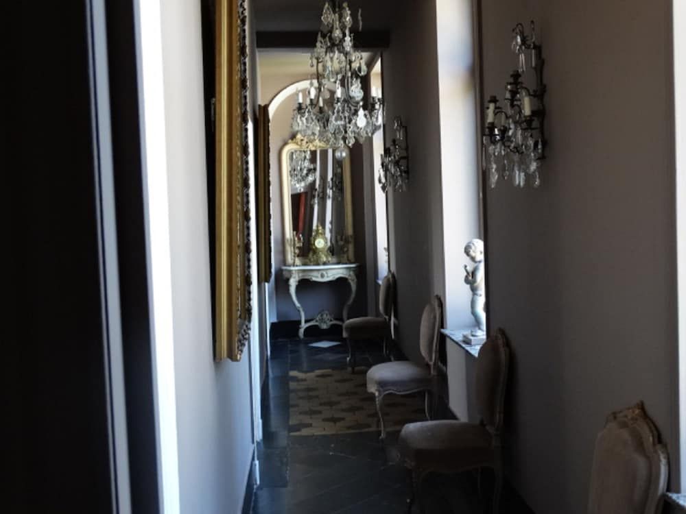 Le Domaine Du Château Blanc à 10 minutes de Pairi Daiza Romantic Quadruple Room, Private Bathroom, Courtyard View (Suite Française) 5