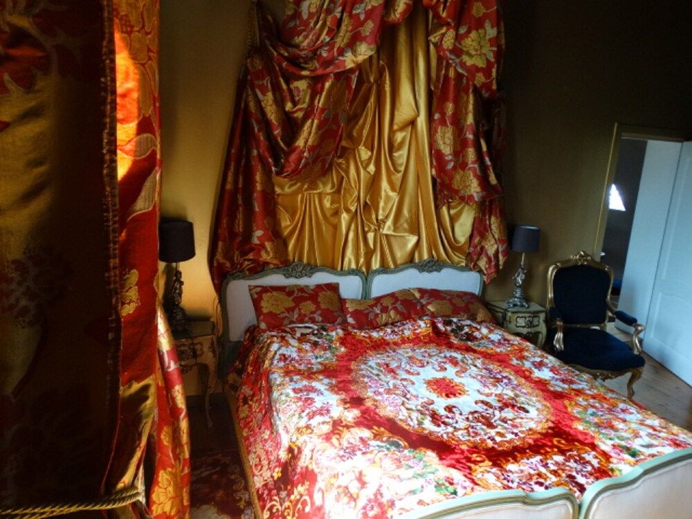 Le Domaine Du Château Blanc à 10 minutes de Pairi Daiza Romantic Double Room, Ensuite, Garden View (Chambre Espagnoles)