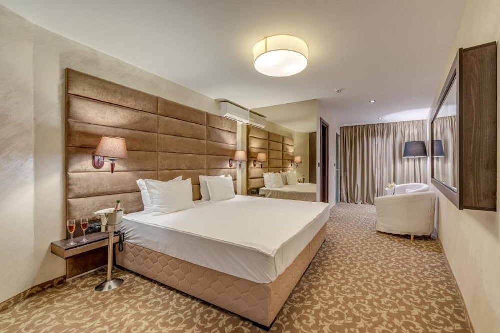 Grand Hotel Sveti Vlas Luxury Double Room, City View 2