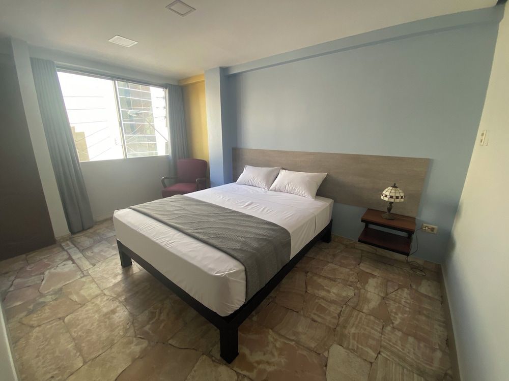 Izza Hotel Deluxe Room, 1 Queen Bed 3