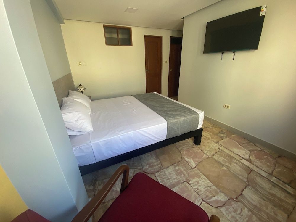 Izza Hotel Deluxe Room, 1 Queen Bed 4