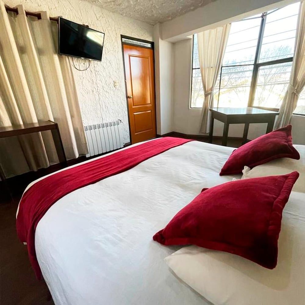 KW HOTEL Double Room, 1 King Bed, Private Bathroom, City View 3