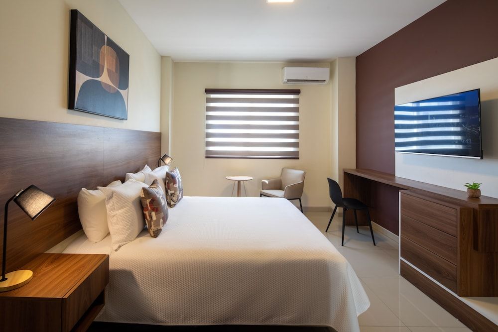 Junior Suite, 1 Queen Bed