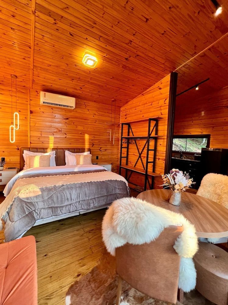 Deluxe Cabin, 1 King Bed with Sofa bed, Mountain View