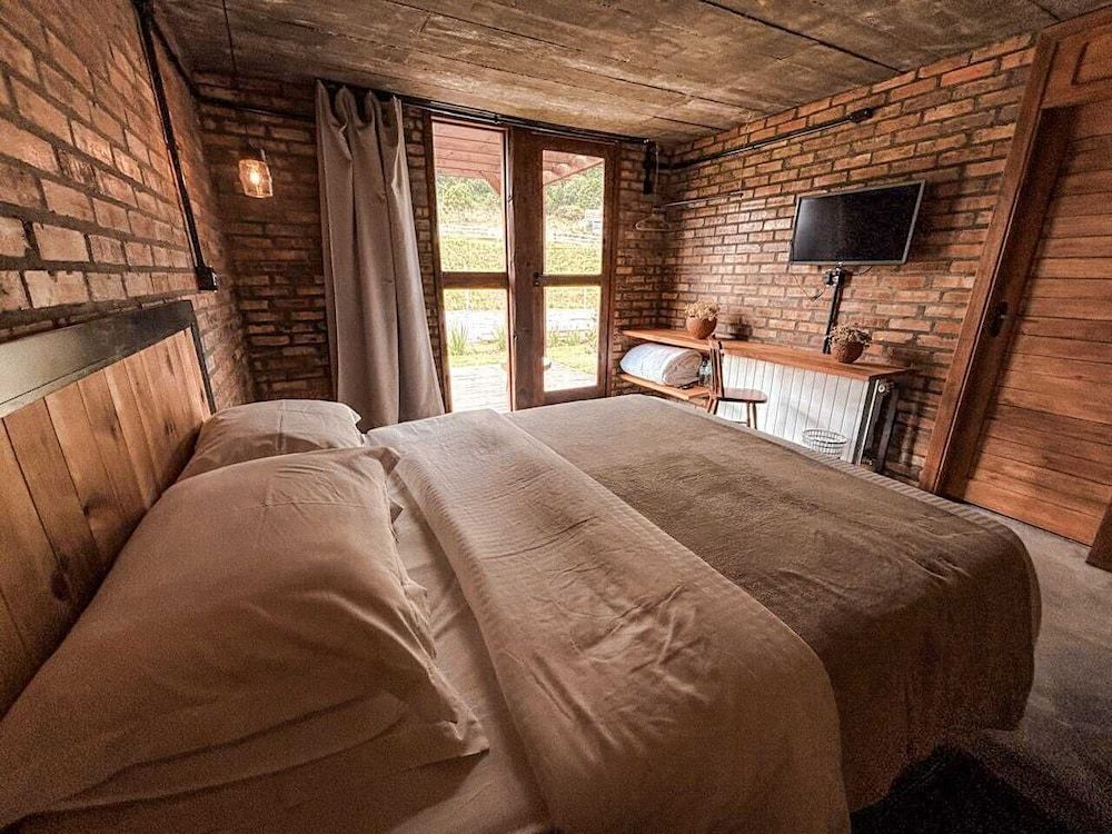 Standard Studio Suite, 1 Queen Bed, Mountain View
