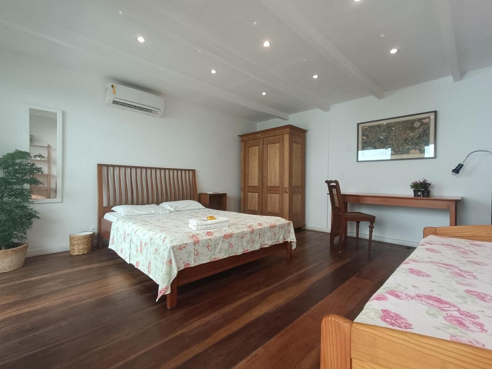 Triple Room with Shared Bathroom with Air Conditioning
