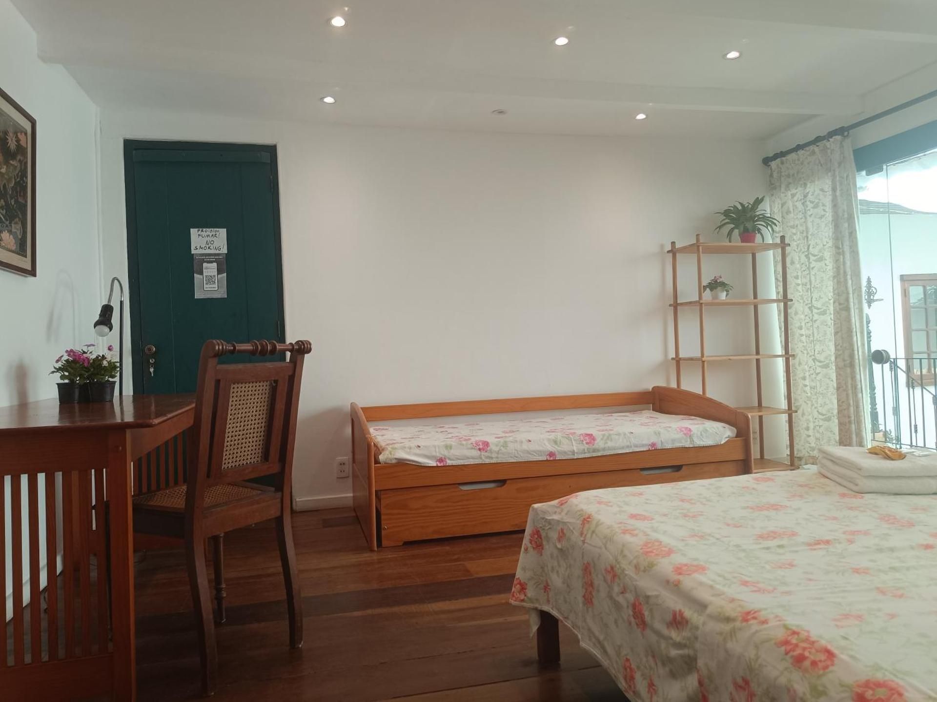 Triple Room with Shared Bathroom with Air Conditioning