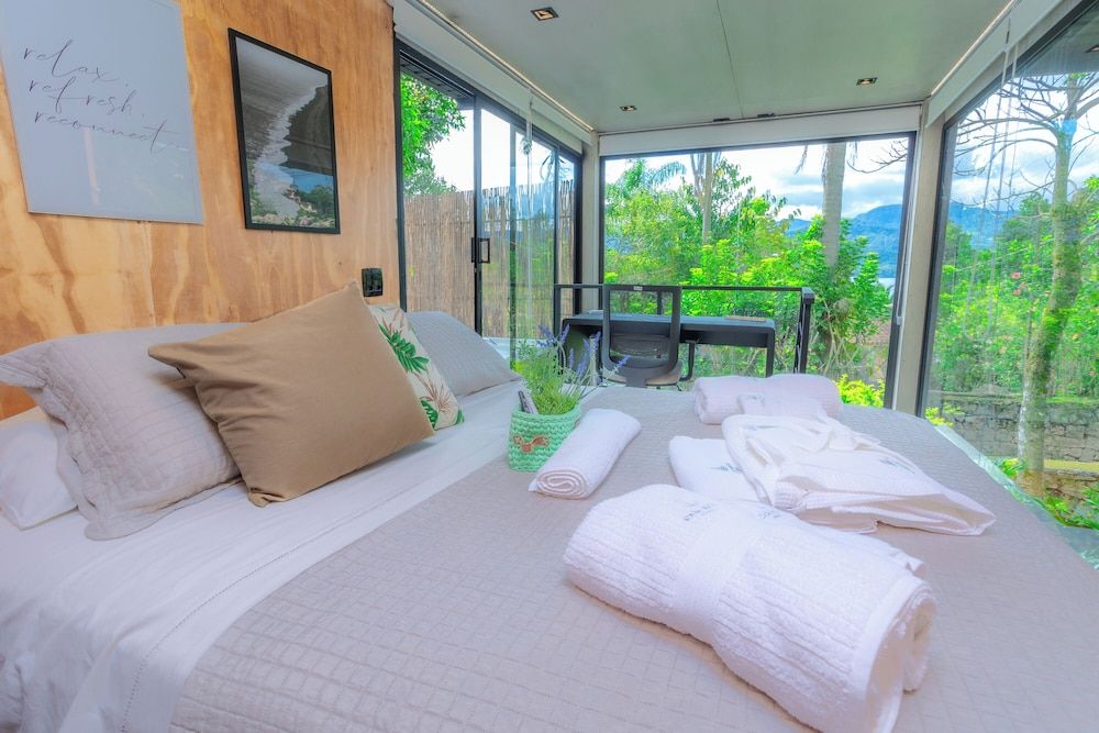 Romantic Studio, 1 Queen Bed, Kitchenette, Garden View