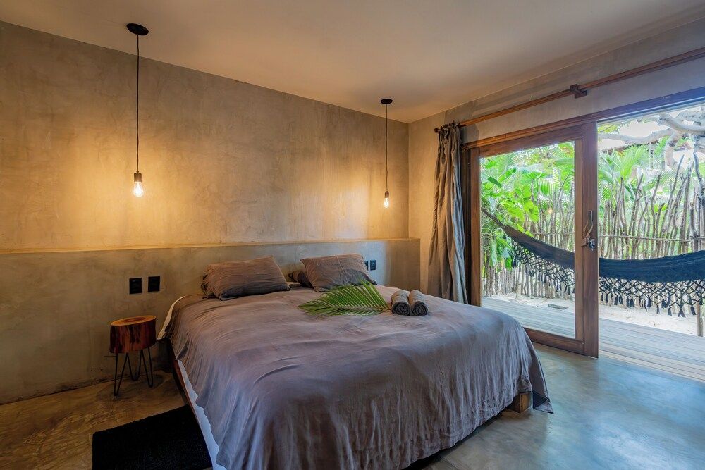 Suite, Garden Area (Q1)