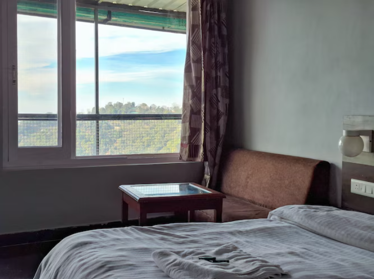 The Krishna Hotel and Restaurant Deluxe Room 3