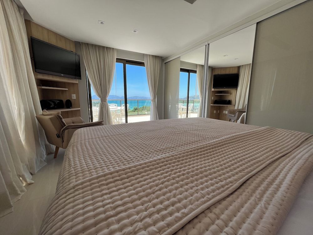 Luxury Apartment, Beach View