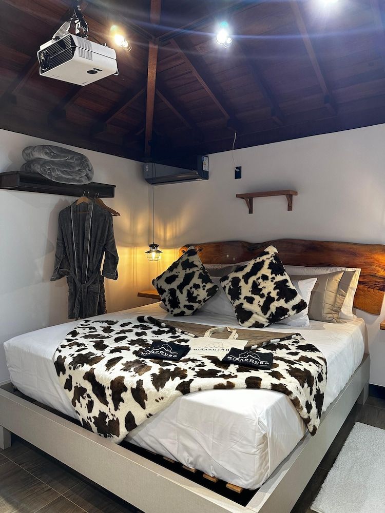 Miradouro São Pedro da Serra Deluxe Chalet, 1 King Bed, Mountain View 2