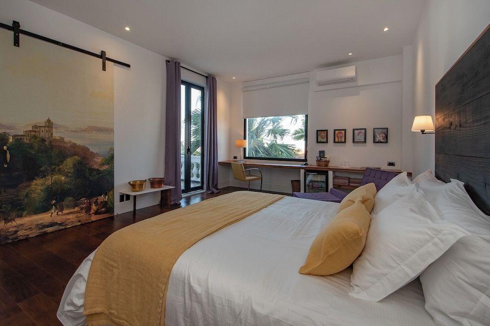 Superior Suite, Courtyard View