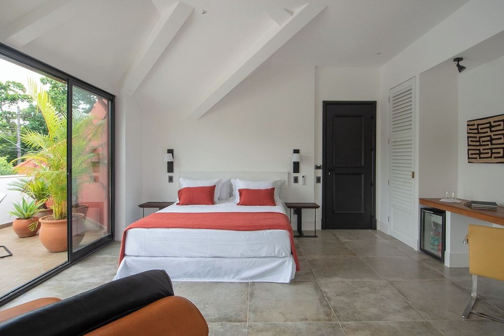 Junior Suite, Courtyard View
