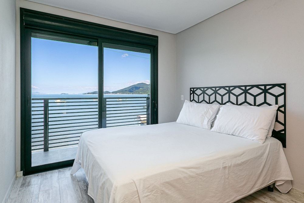 Honeymoon House, Jetted Tub, Beach View