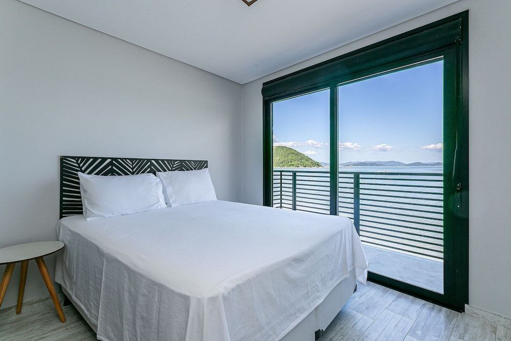 Honeymoon House, Jetted Tub, Beach View