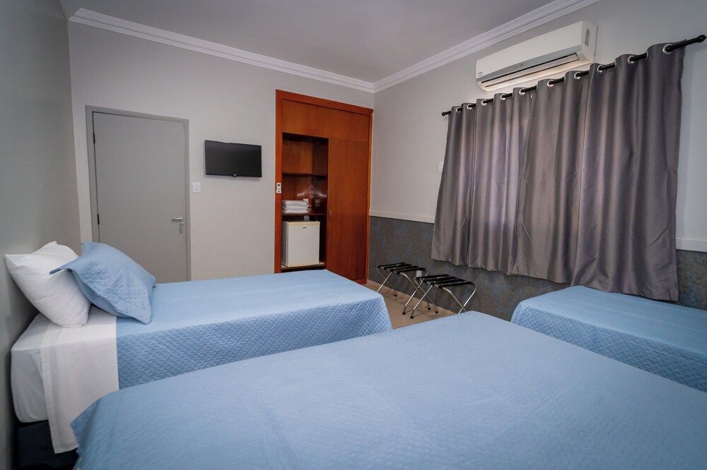 Bandeirantes Hotel Standard Quadruple Room 3