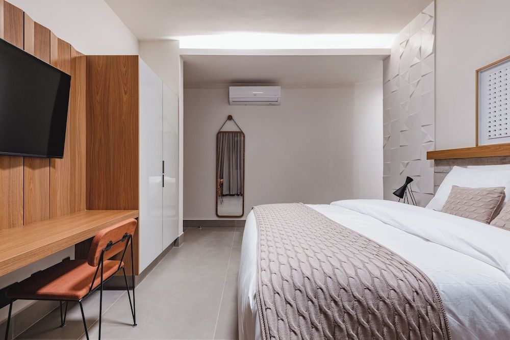 House with 4 Suites 303m²