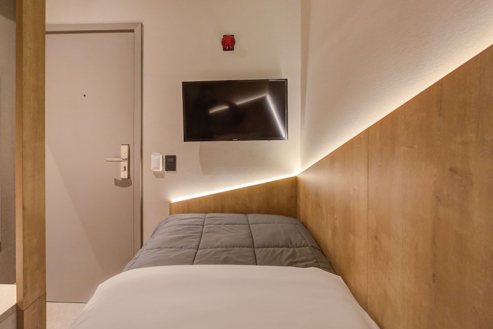 Studio, 1 Twin Bed, Shared Bathroom