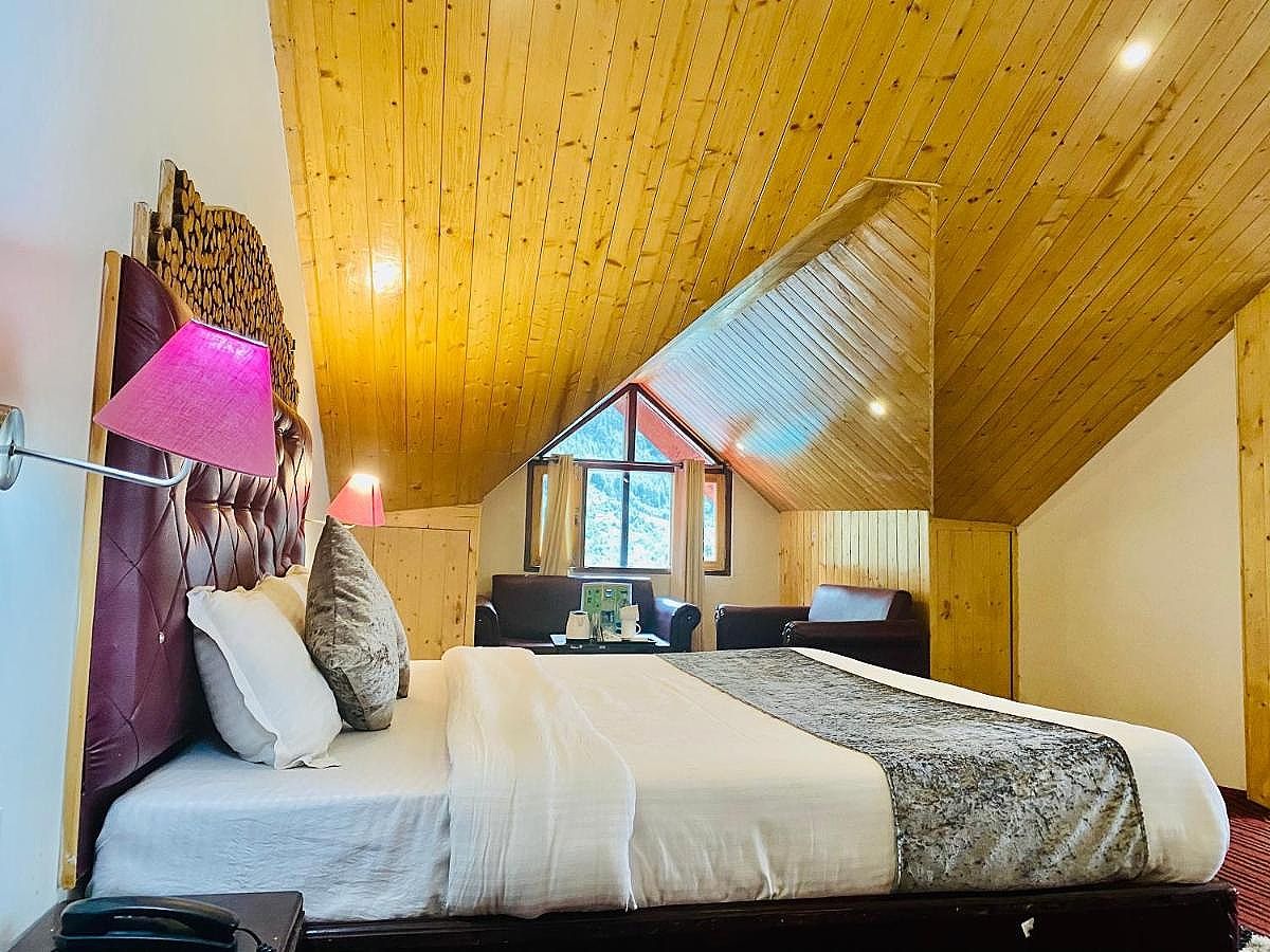 Hotel Hadimba Palace - Near Mall Road Super Deluxe Room