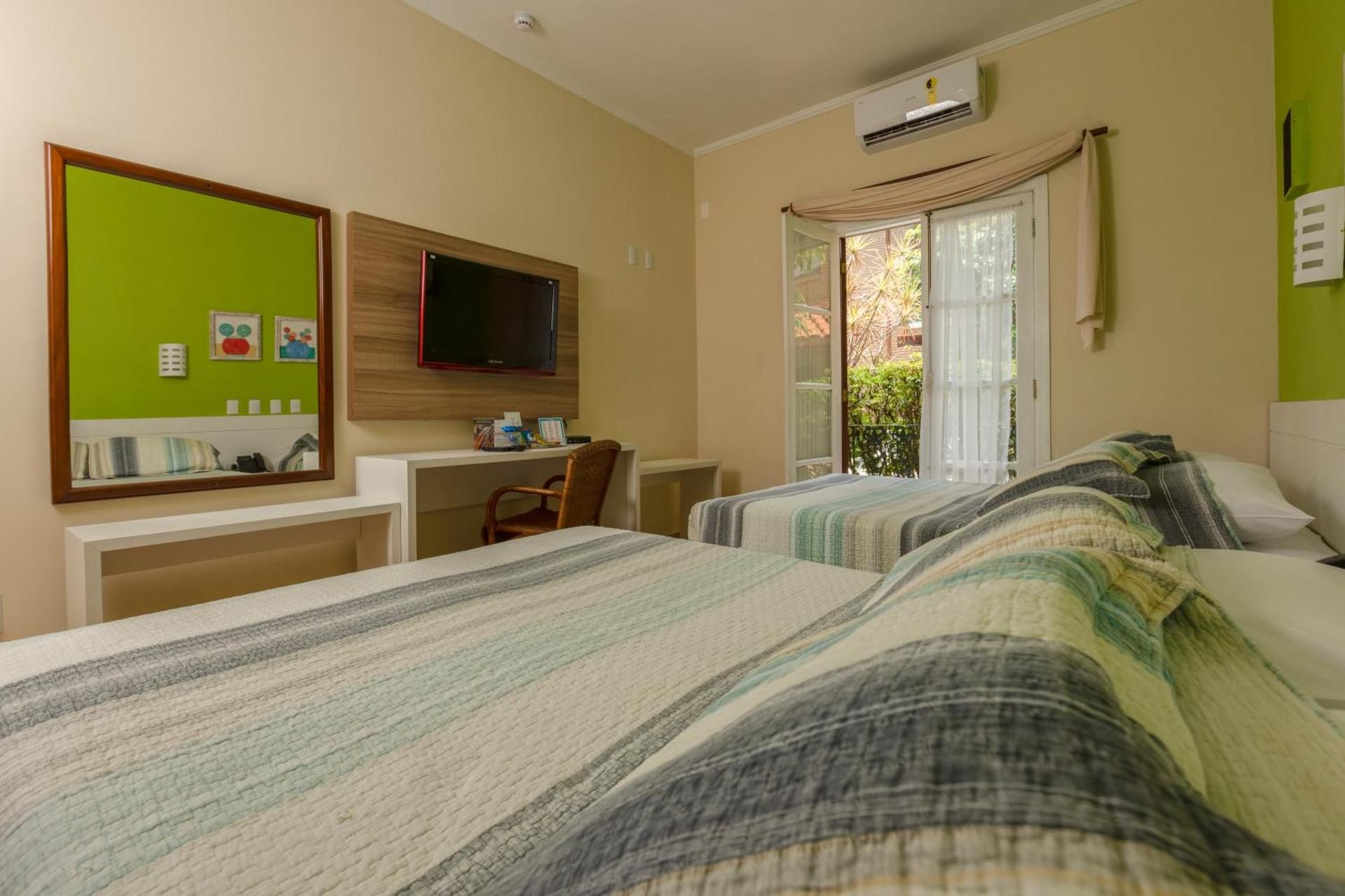 Family Room with Garden View