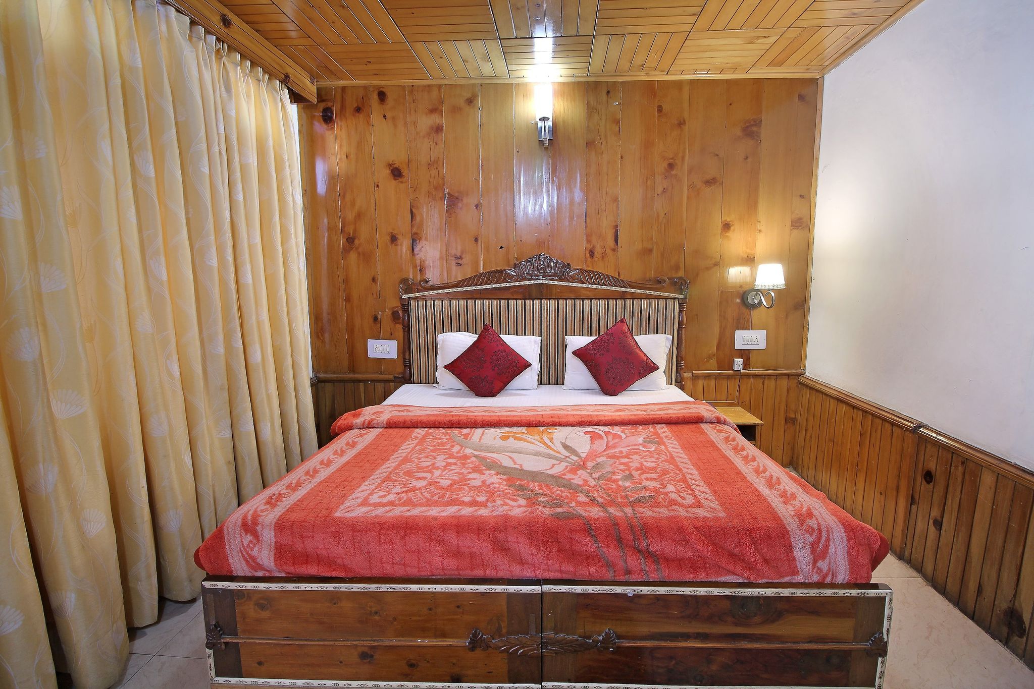 Hotel Holiday Home International Deluxe Room 2