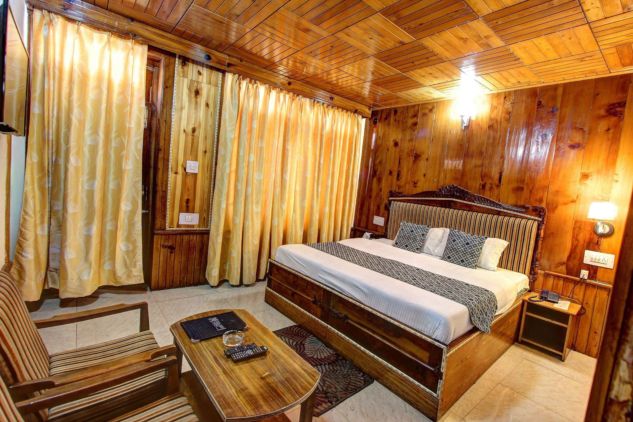 Hotel Holiday Home International Deluxe Room 5