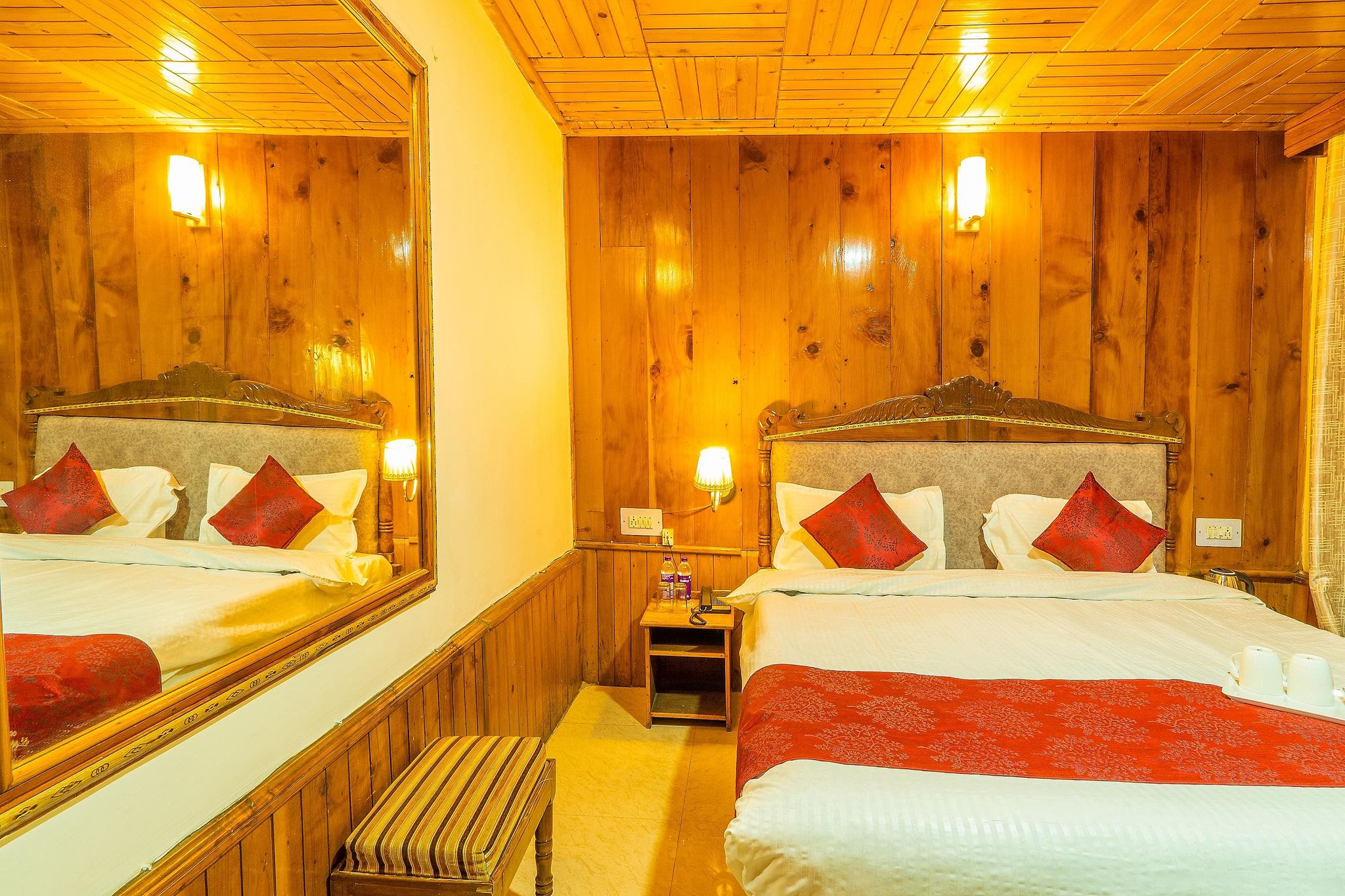 Hotel Holiday Home International Deluxe Room 3