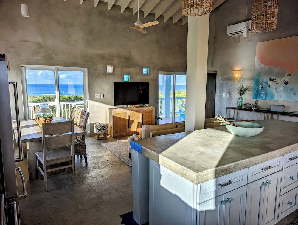 Paradise Cove: Oceanfront Haven With Infinity Pool