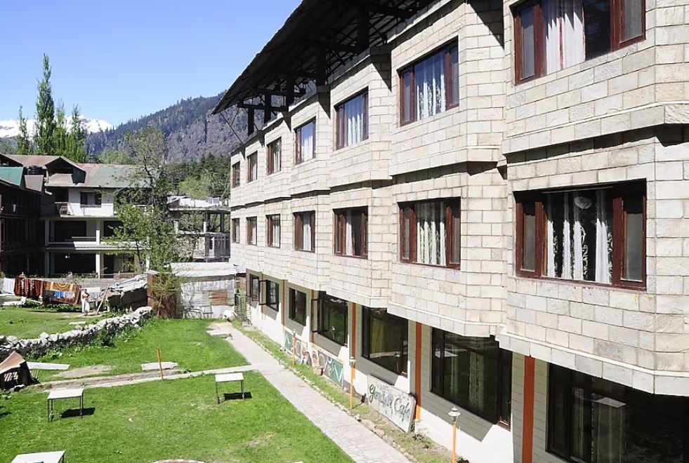 Kapoor Resort by DLS Hotels