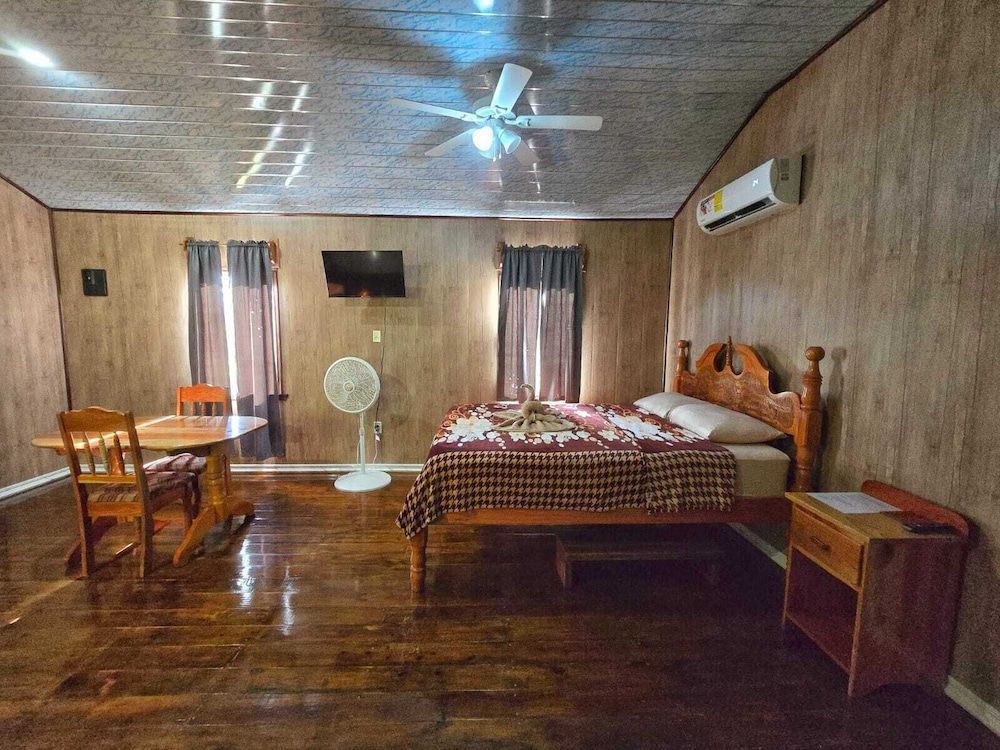 Freshwater Creek Cabanas Studio, Multiple Beds, Garden View 2