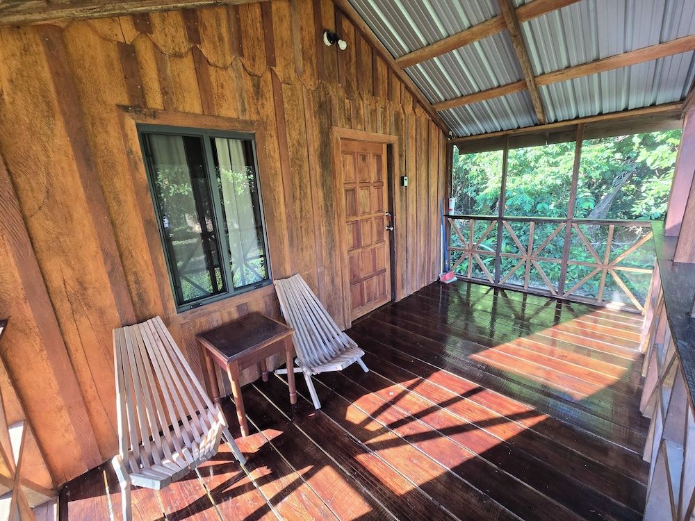 Freshwater Creek Cabanas Studio, Multiple Beds, Garden View 3