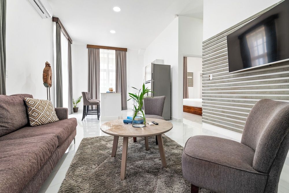 The Ellysian Apartments Luxury Apartment 13