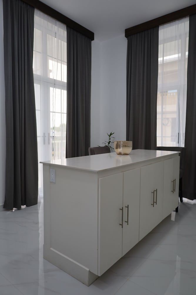 The Ellysian Apartments Luxury Apartment 7