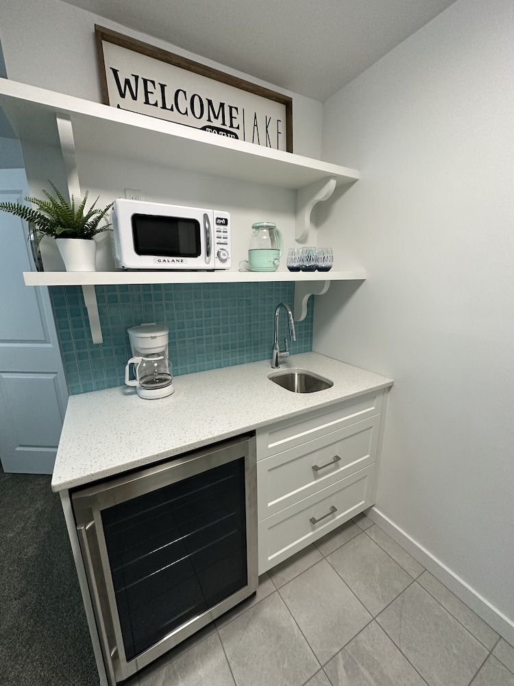 South Shore Motel Family Suite, 1 Queen Bed with Sofa bed, Accessible 7