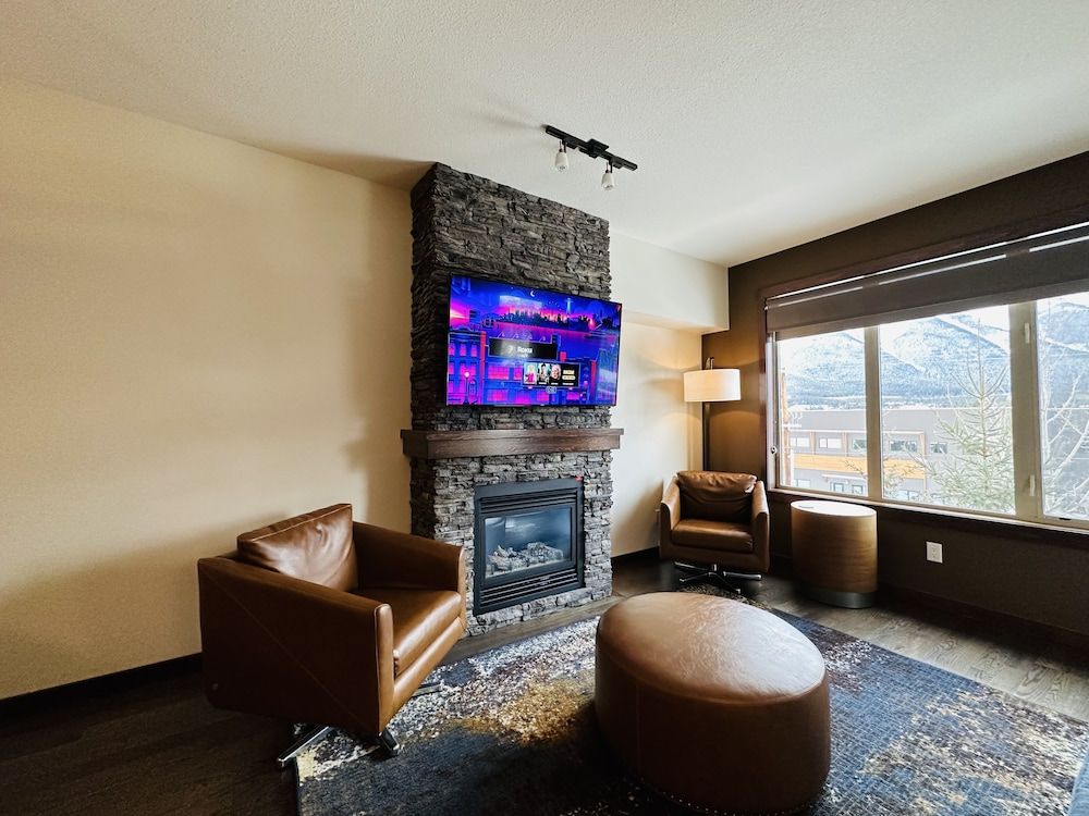 Mountain Retreat - Heated Pool & Hot-tub Family Suite 10