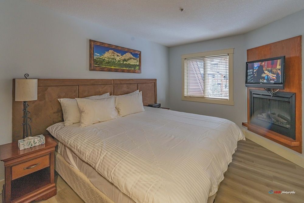 Solara Hotel room with Pool-Hot tub-Gym Romantic Studio