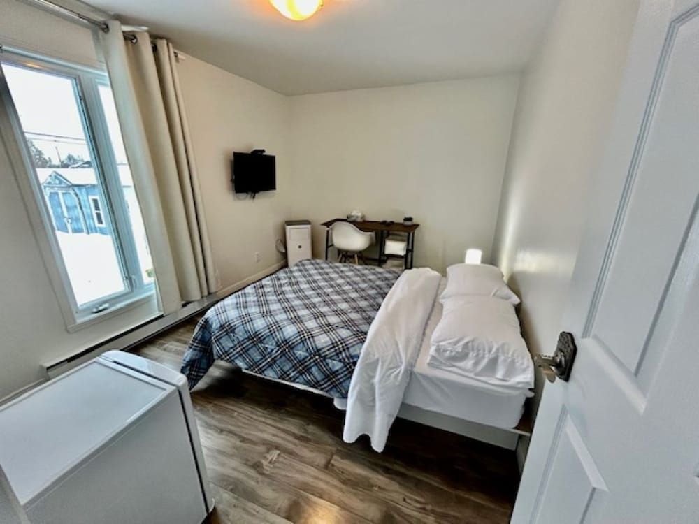 Economy Room