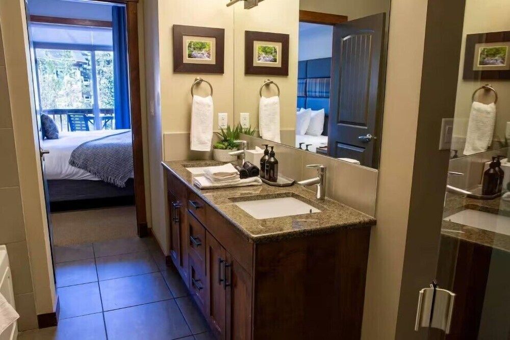 Stoneridge Resort - Mountain View - Pool & Hot Tub Romantic Suite 5