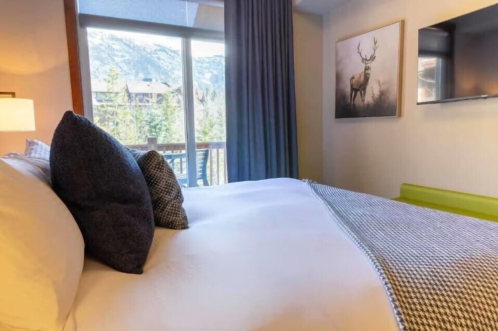 Stoneridge Resort - Mountain View - Pool & Hot Tub Romantic Suite 2