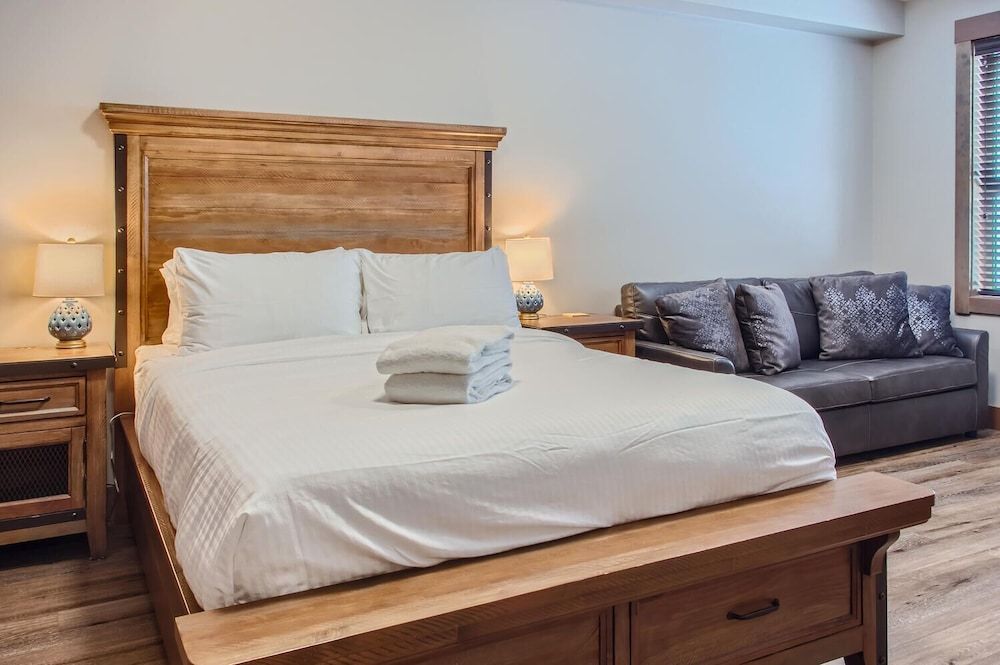 Stonegate Resort Unit B102