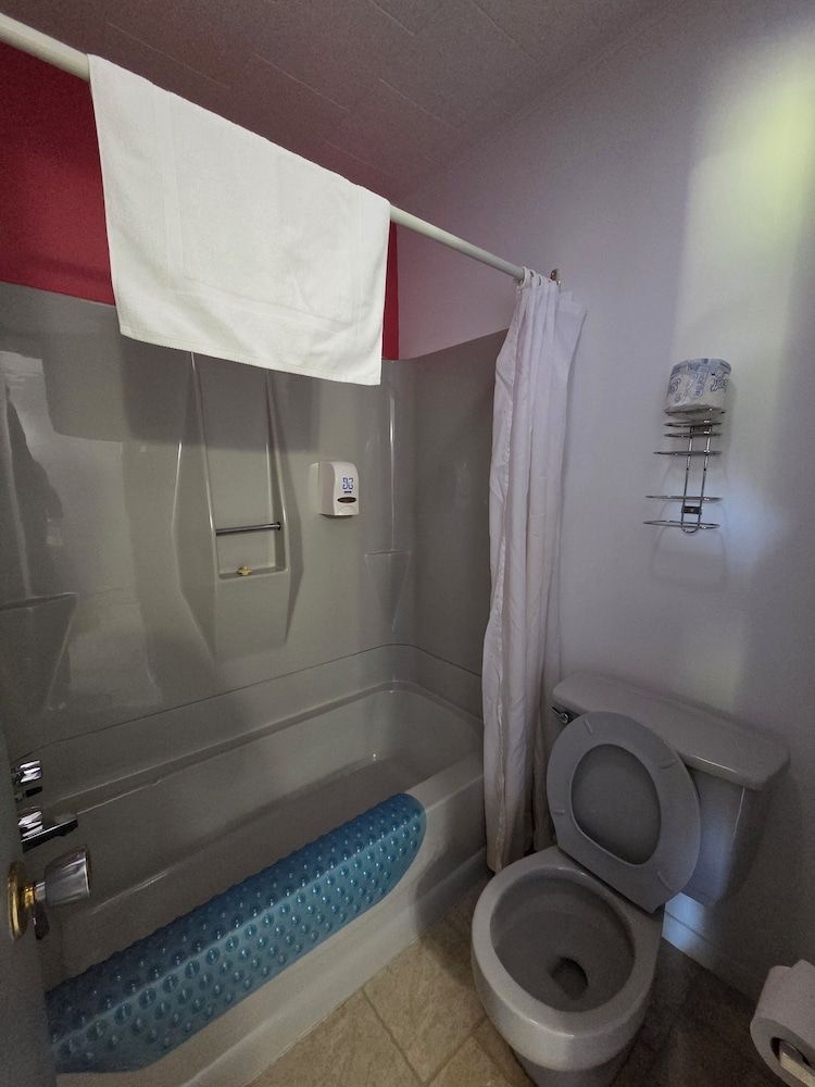 Motel Claude Comfort Quadruple Room, 2 Double Beds 5