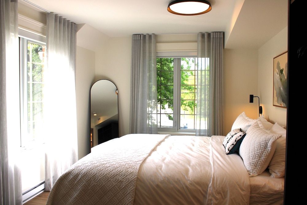 Superior Studio, City View