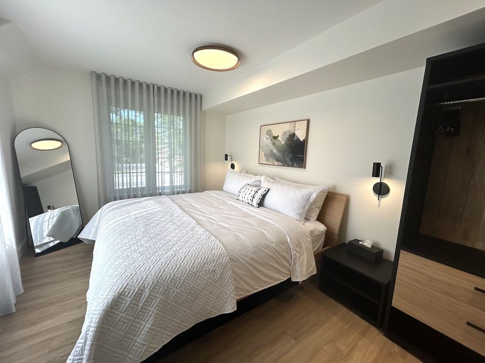 Superior Studio, City View