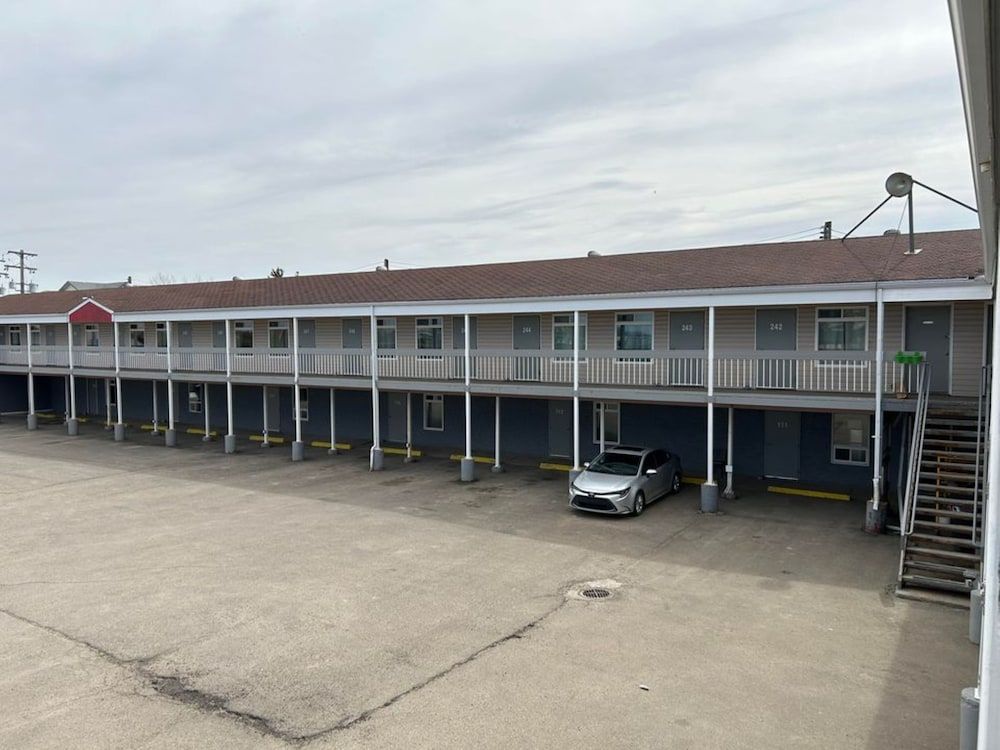 PARKSIDE INN