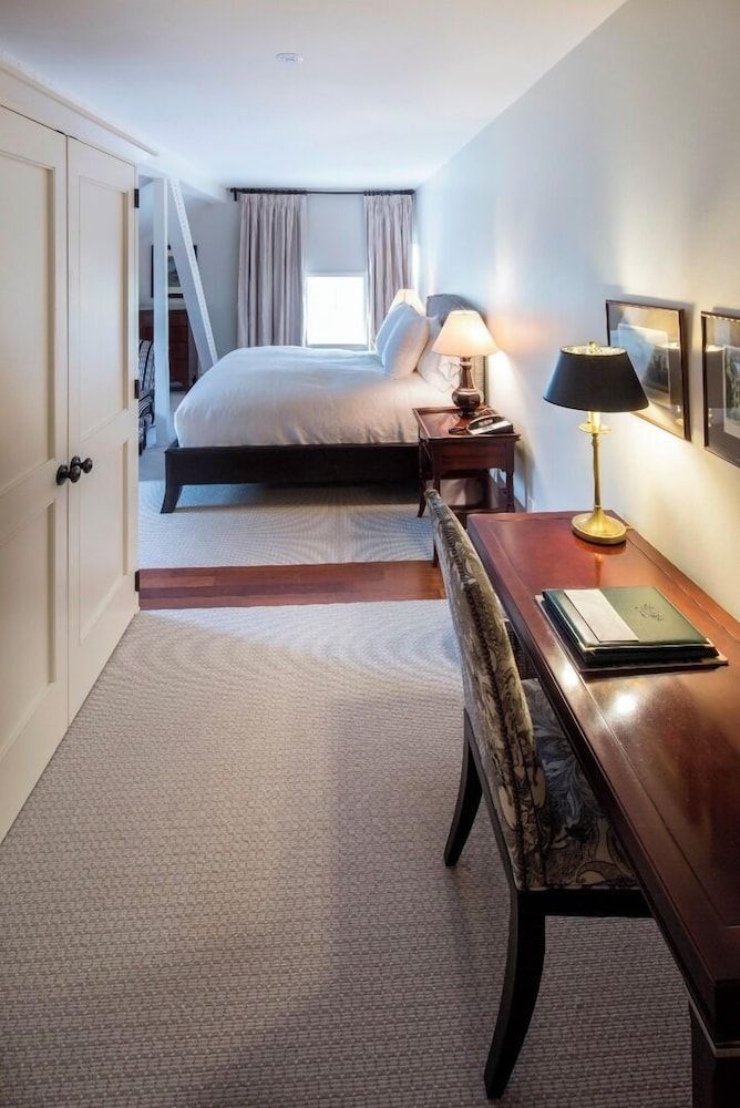 House (Room with King Bed)