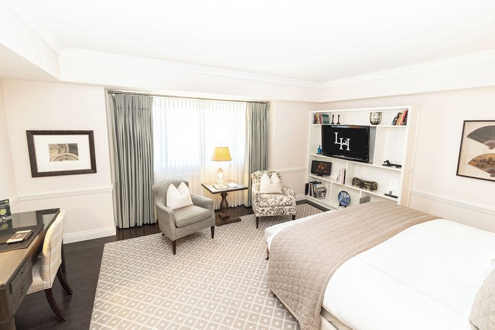 Suite (Cloister with King Bed - No Fireplace)