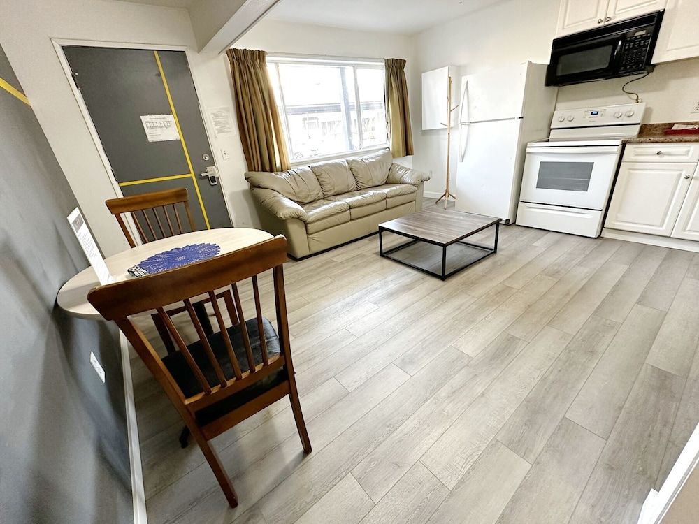 Duncan Motel Senior Suite 5