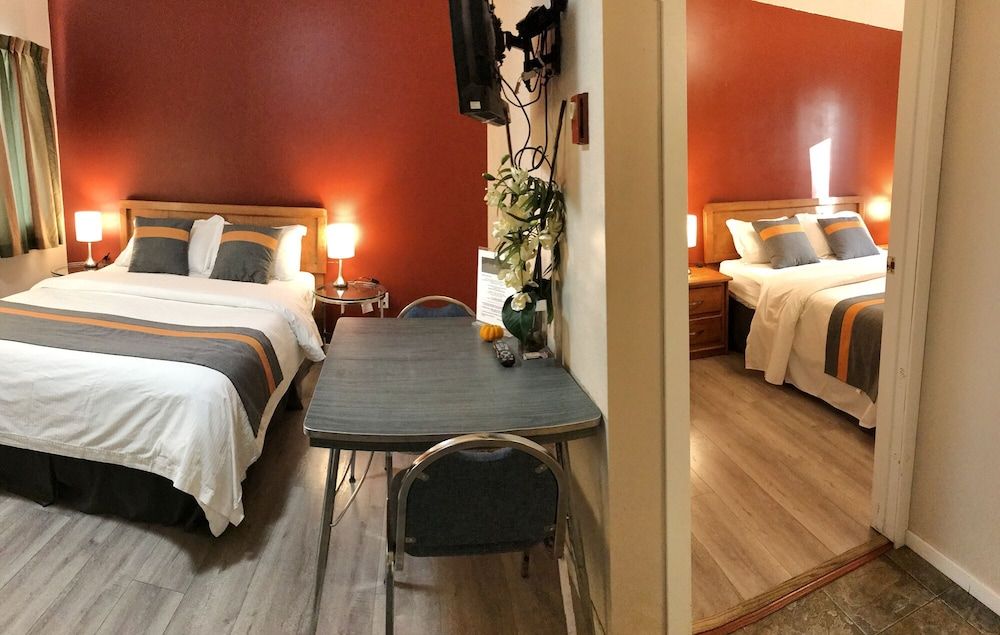 Duncan Motel Family Suite 8